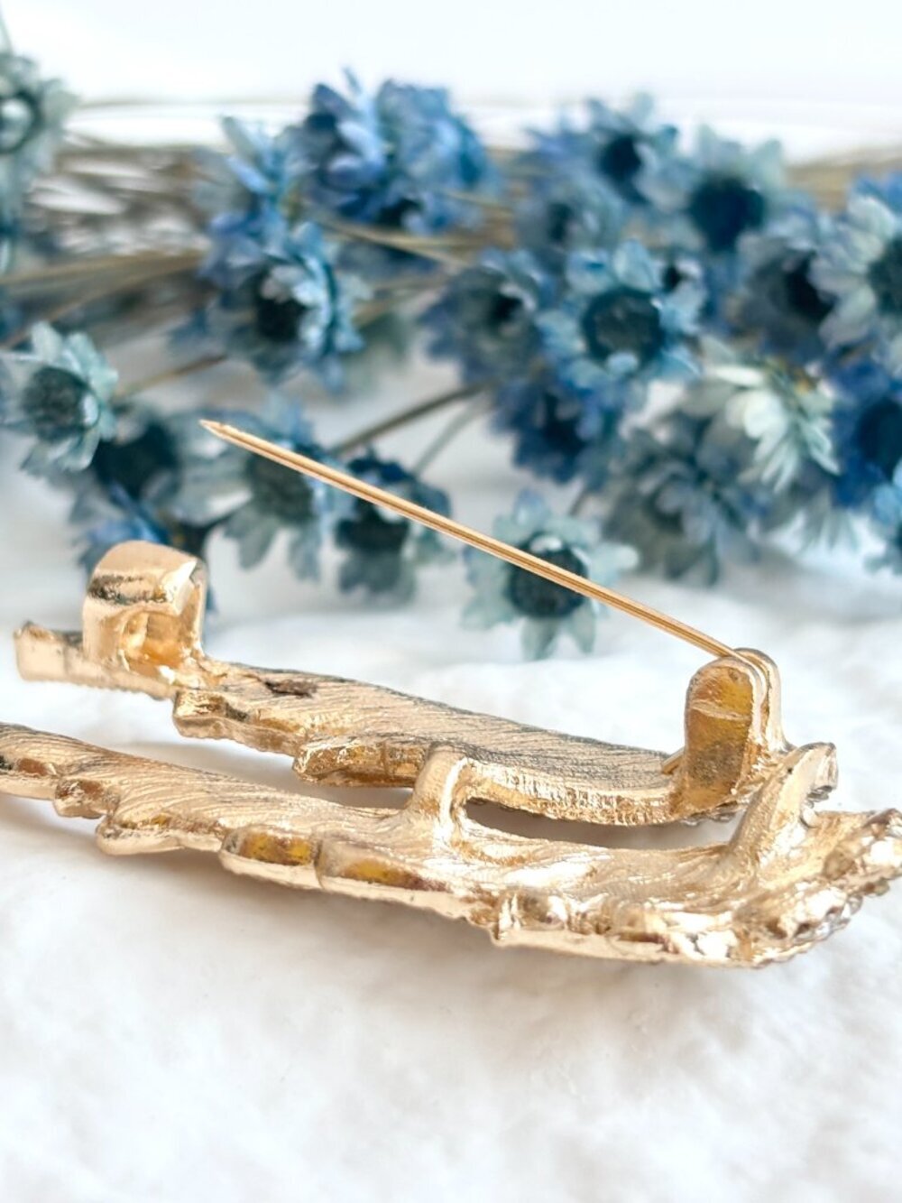 Double Angel Wing Gold Toned Rhinestone Textured Vintage Inspried Brooch Pin - Picture 7 of 11